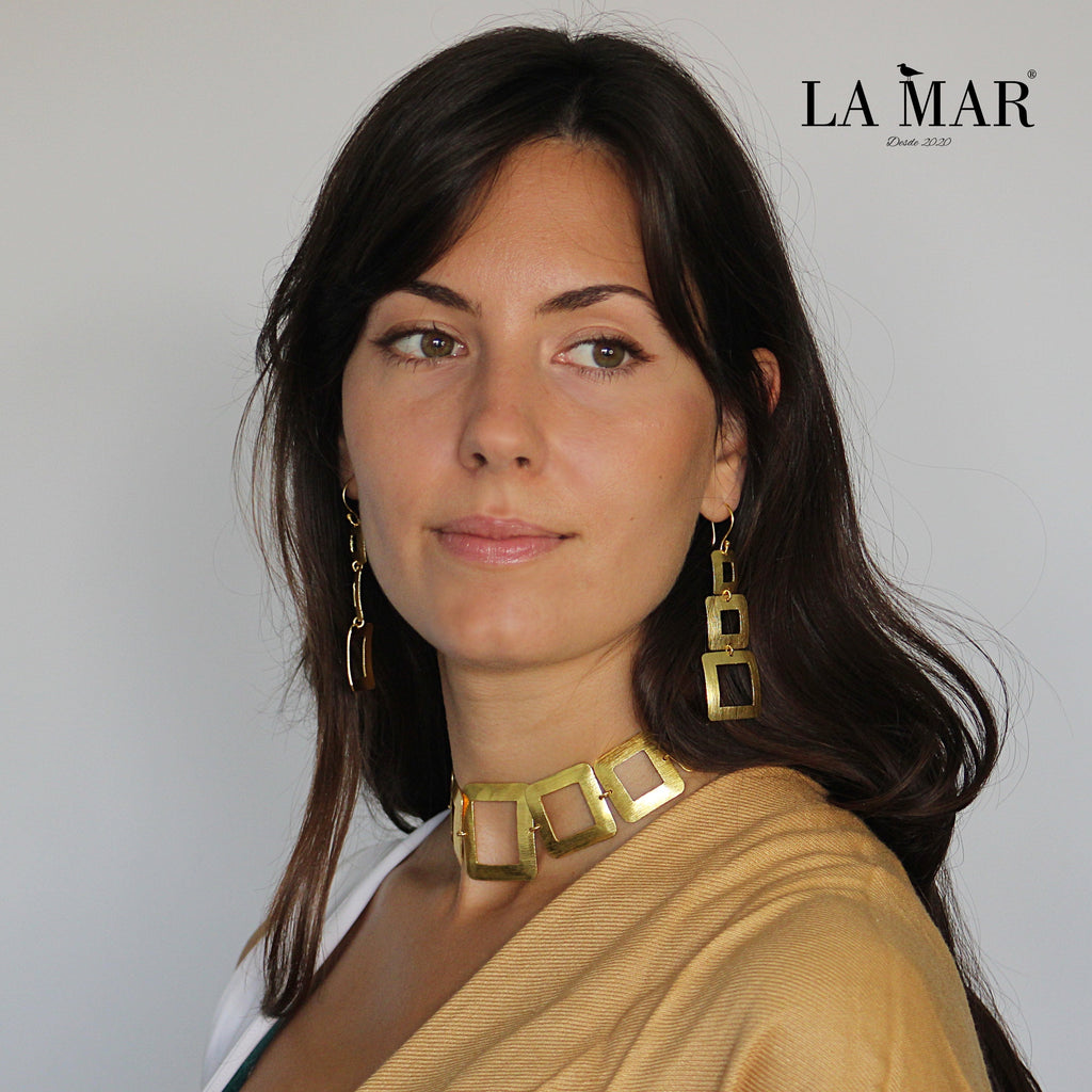 NIZA choker - Design with character