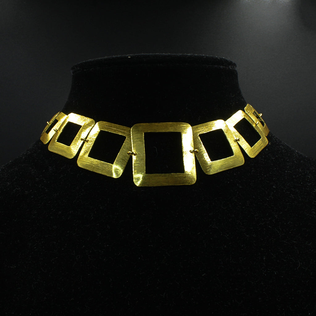 NIZA choker - Design with character