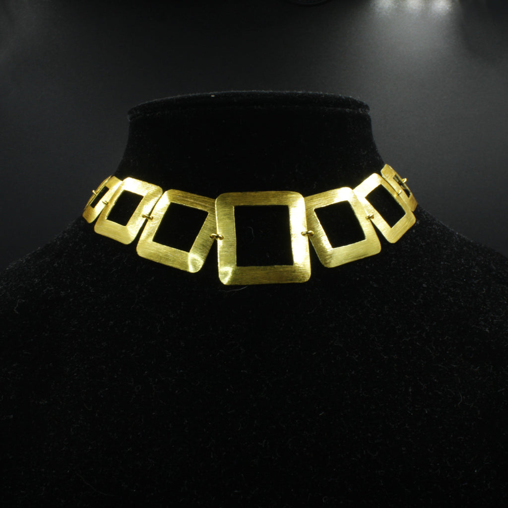 NIZA choker - Design with character