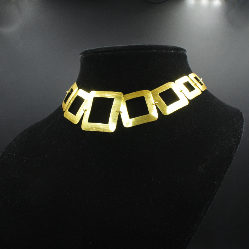 NIZA choker - Design with character