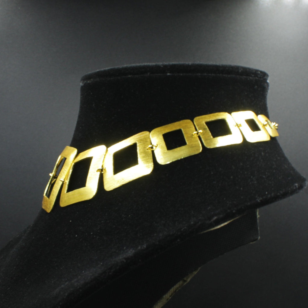 NIZA choker - Design with character