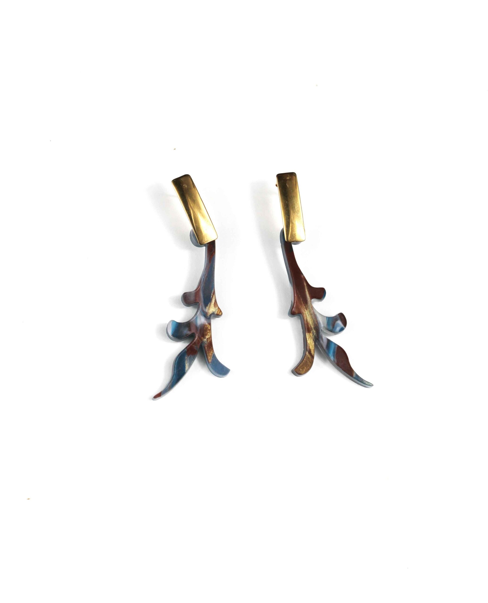 Pendientes mármol marrón, azul y blanco: Captura la Esencia de la Aurora Boreal con Estos Deslumbrantes Accesorios