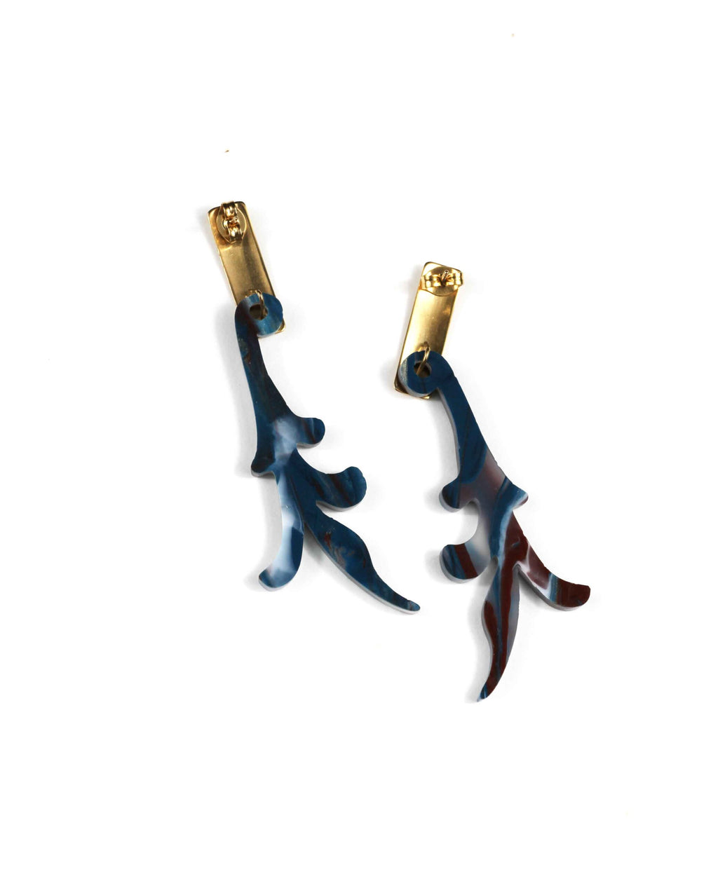 Pendientes mármol marrón, azul y blanco: Captura la Esencia de la Aurora Boreal con Estos Deslumbrantes Accesorios